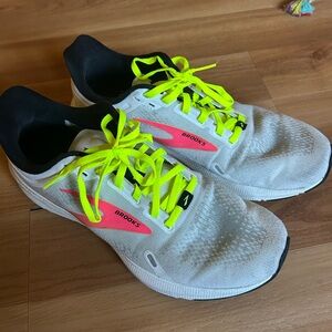 Brooks Sneakers